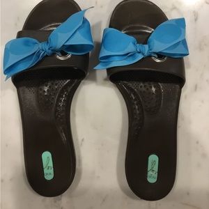 Oka b. Brown Slide with Bow Detail - Size M/L